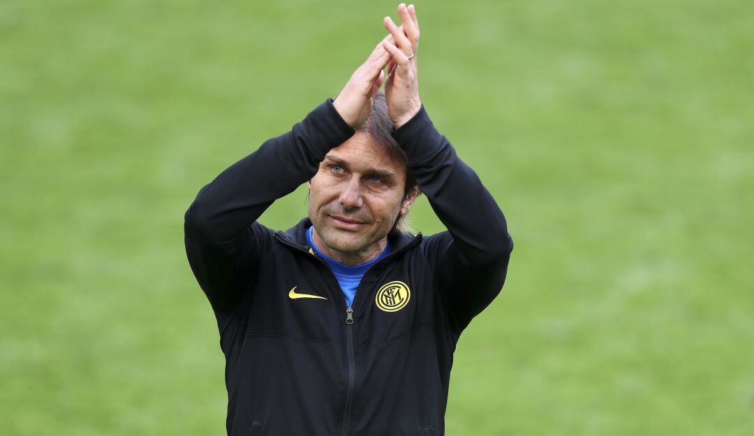 Antonio Conte deja de ser el entrenador del Inter de Milan