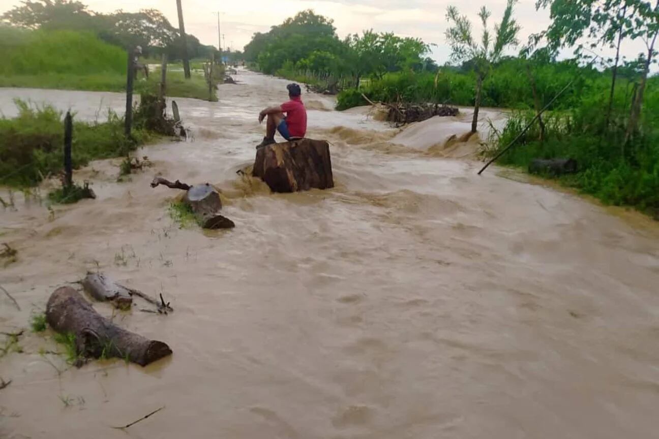 Persiste la emergencia en San Pelayo tras desbordamiento del arroyo El Diluvio