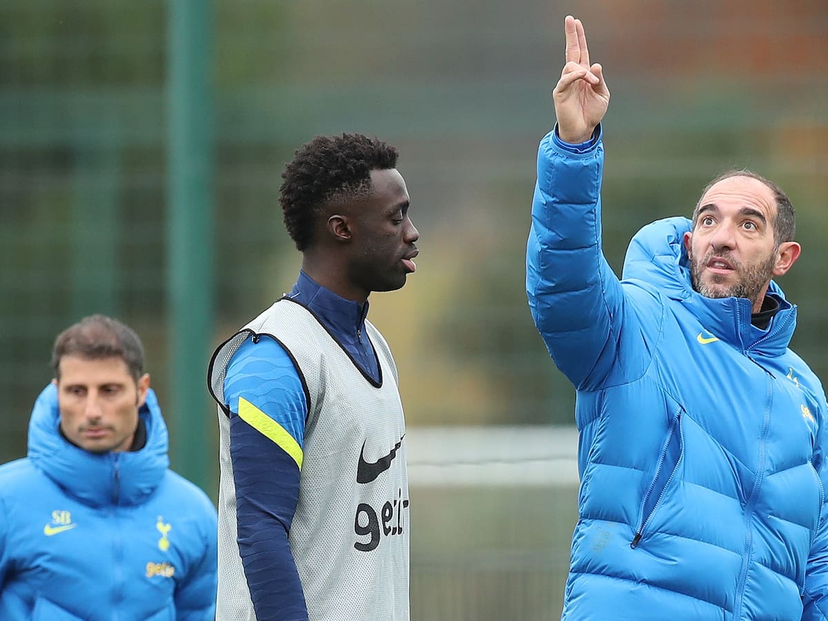 Tottenham despide al interino Cristian Stellini tras escandasola goleada