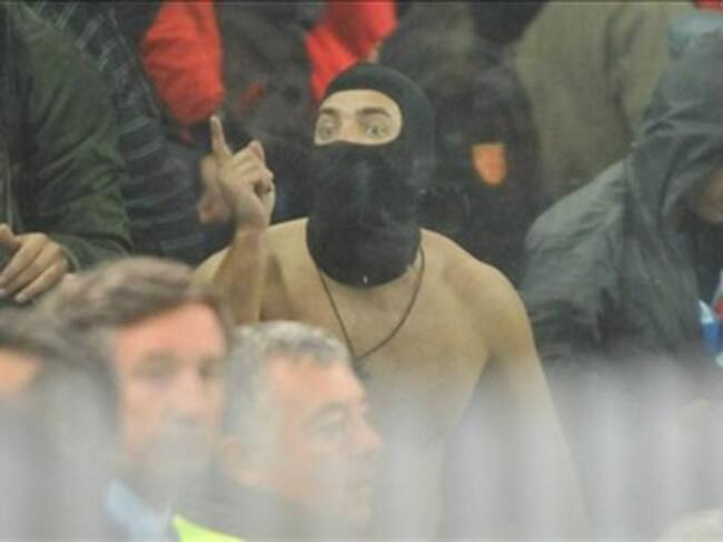 Jefe de hinchas serbios dice que la violencia fue contra la Federación de su país