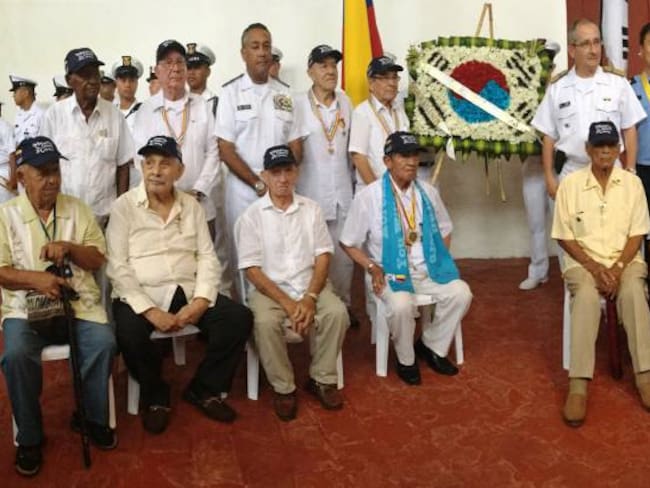 Armada Nacional rinde homenaje a los veteranos de la guerra de Corea
