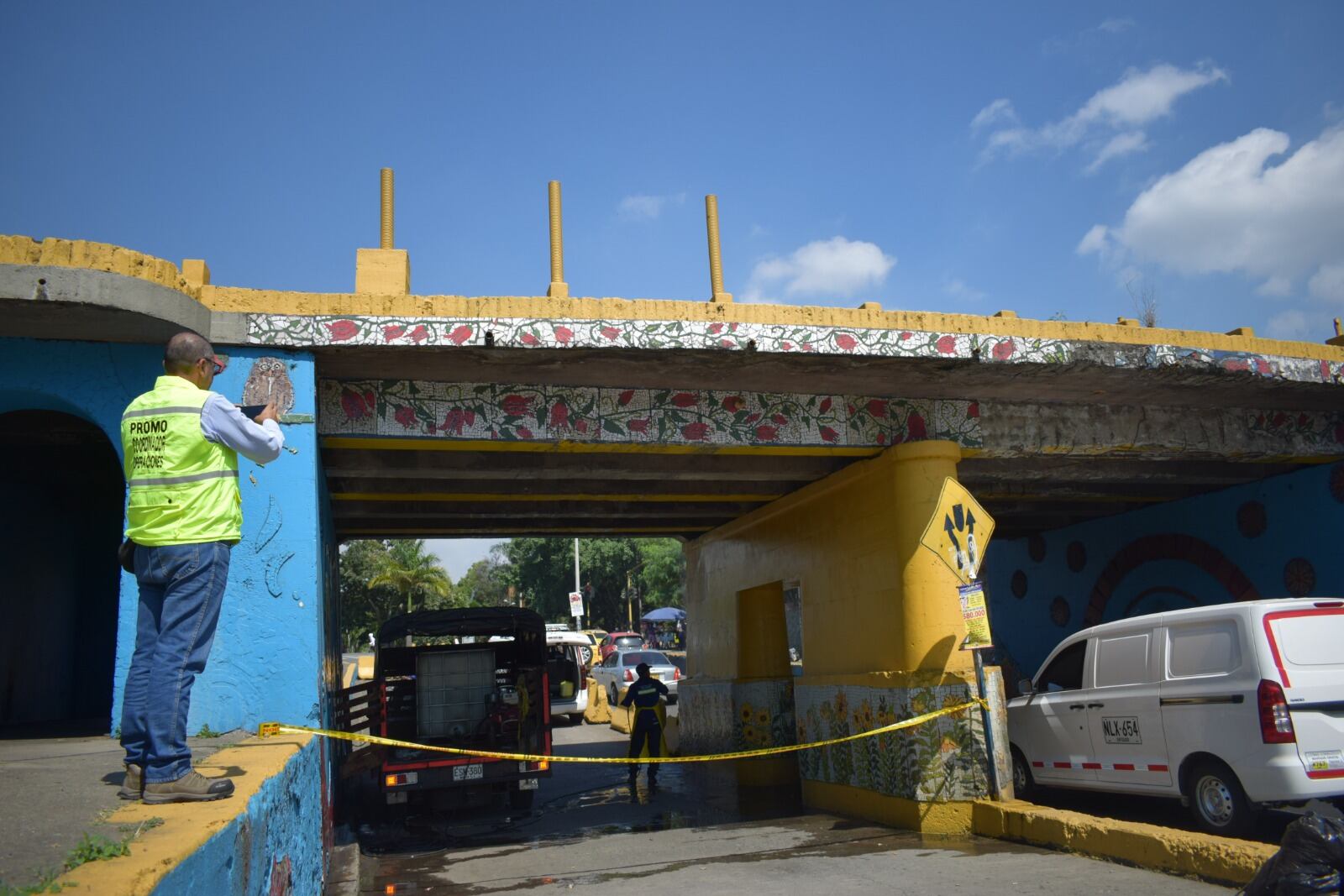 Limpieza del túnel peatonal ubicado en la Calle 25 con Avenida 2N en Cali / Foto: Promo Cali-Valle