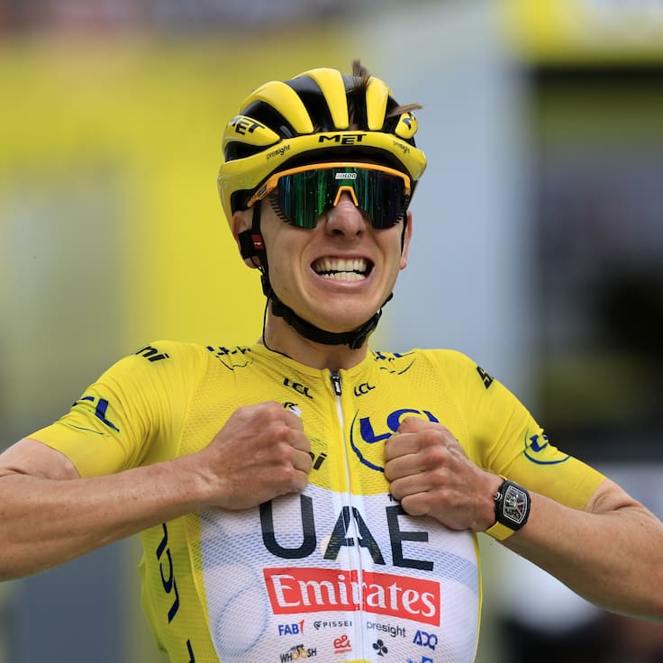 Saint-lary-soulan Pla D&#039;adet (France), 13/07/2024.- Yellow jersey Slovenian rider Tadej Pogacar of UAE Team Emirates celebrates as he crosses the finish line to win the 14th stage of the 2024 Tour de France cycling race over 151km from Pau to Saint-Lary-Soulan Pla d&#039;Adet, France, 13 July 2024. (Ciclismo, Francia, Eslovenia) EFE/EPA/GUILLAUME HORCAJUELO