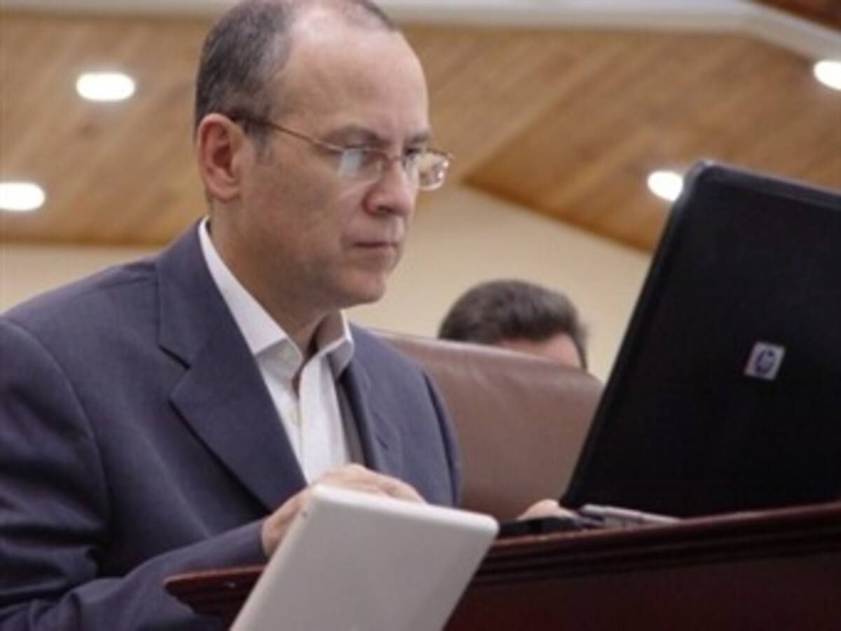 Distanciamiento entre Petro y progresistas reconoce De Roux