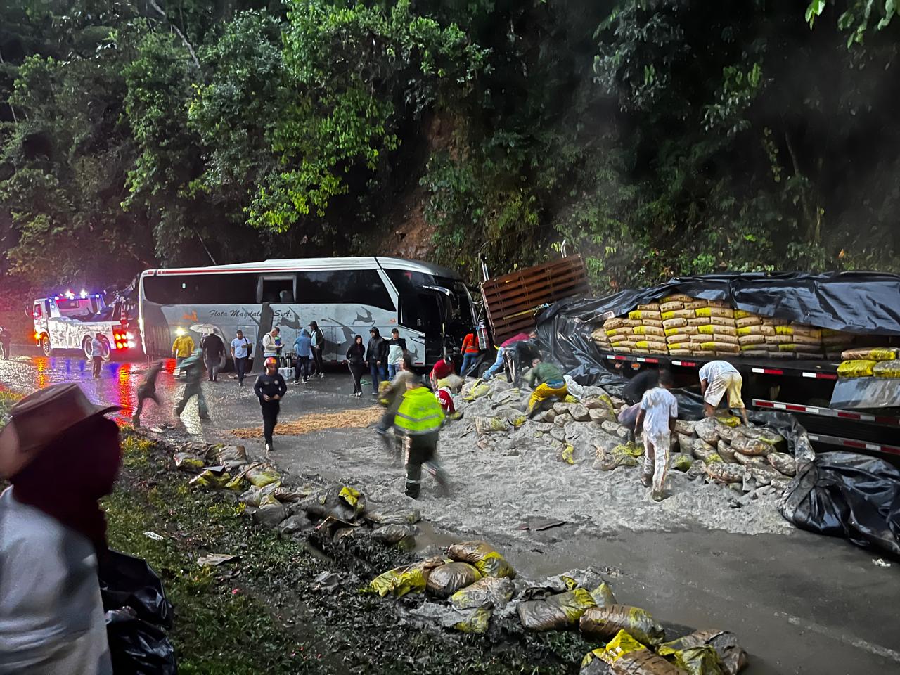 Accidente de transito en San Luis autopista Medellín- Bogotá: foto policía de Carreteras