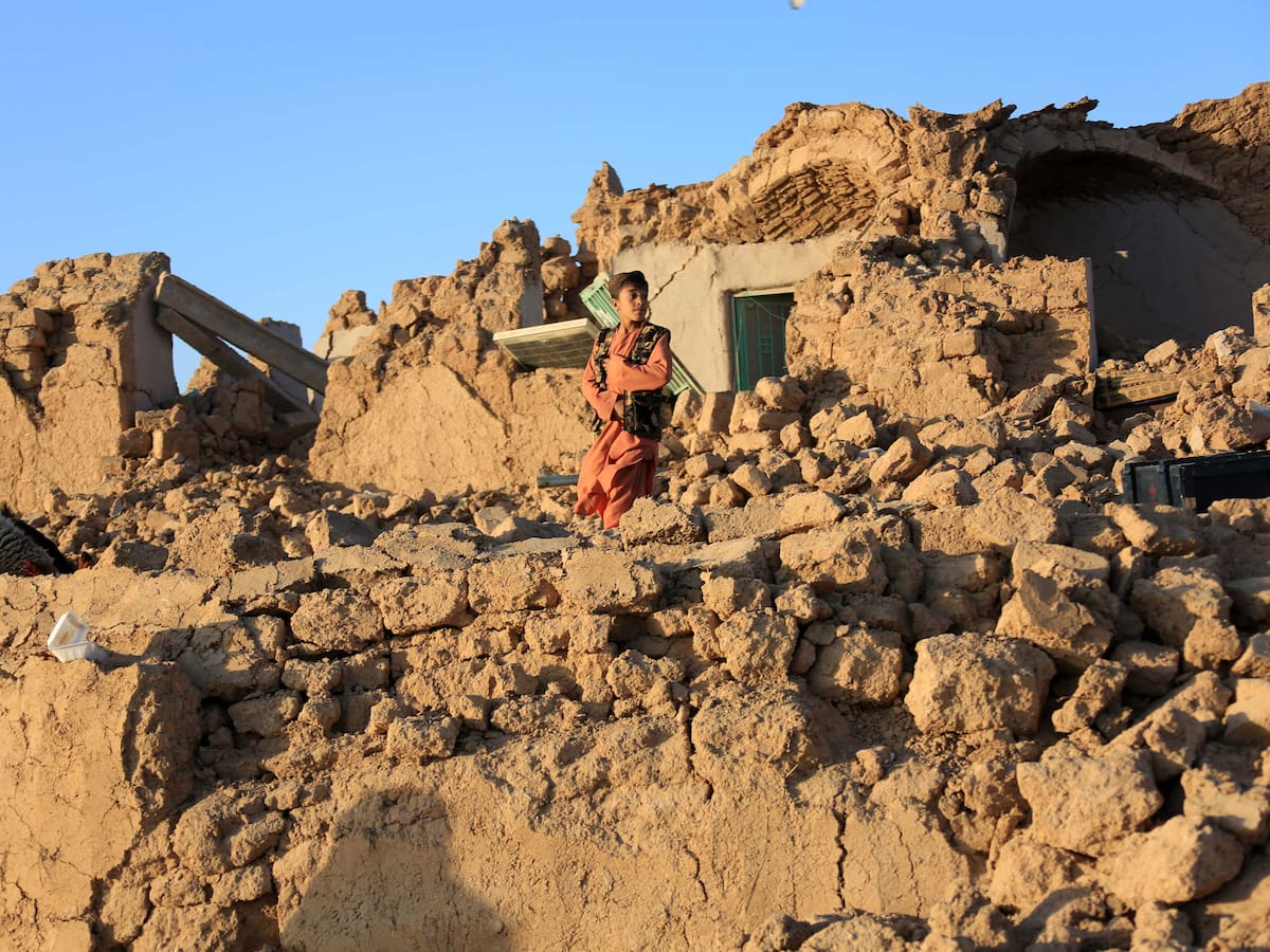 Más de 2.000 muertos tras potente terremoto en Afganistán
