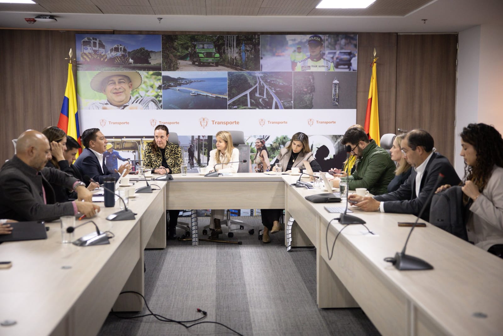 El gobernador de Boyacá, Carlos Amaya, y el secretario de Infraestructura del departamento, Leonardo Álvarez, se reunieron con la ministra de Transporte Elsa Noguera en la ciudad de Bogotá / Foto: Gobernación de Boyacá.