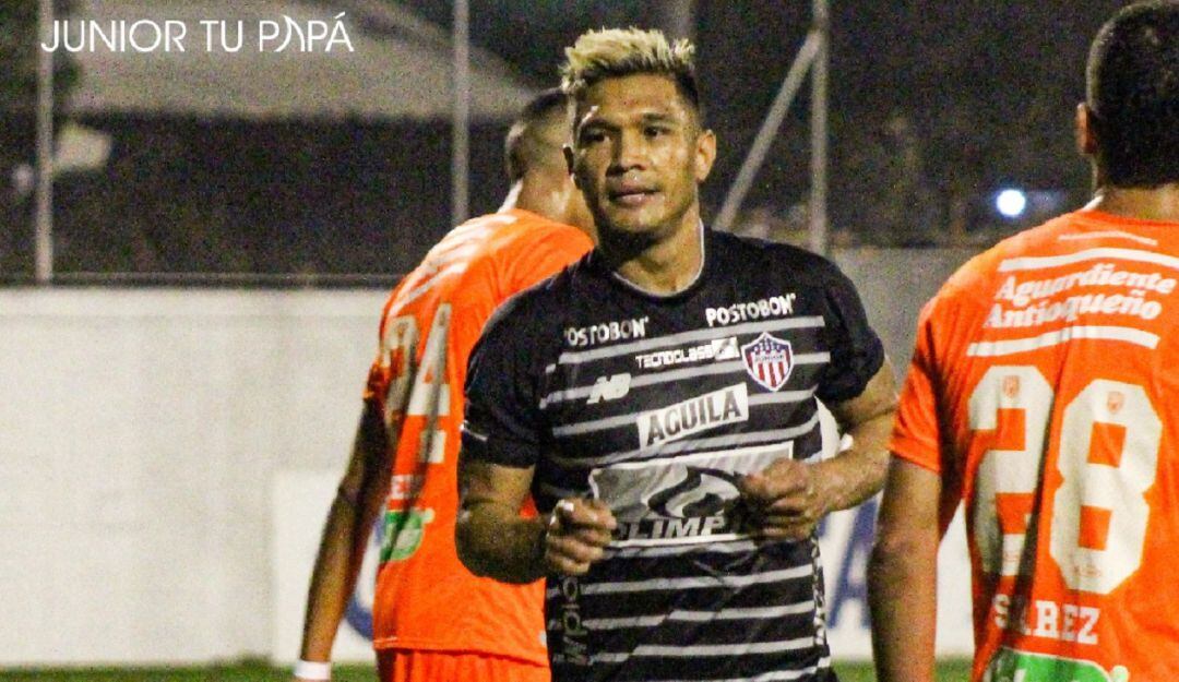 Teófilo Gutiérrez festeja el gol del empate parcial del Junior.
