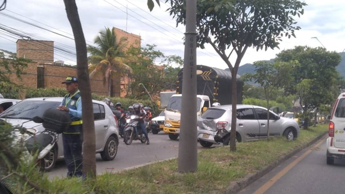 Conductor aparentemente ebrio provocó accidente que dejó 3 heridos