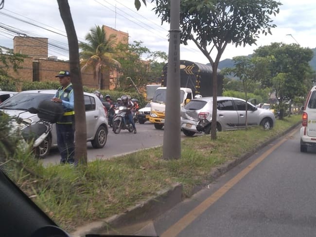 Conductor aparentemente ebrio provocó accidente que dejó 3 heridos