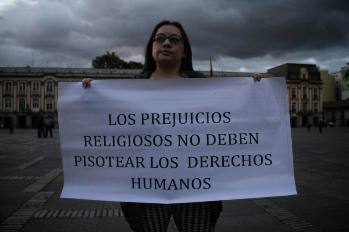 La aglomeración se produjo a la misma hora que se realizó el debate de control político en la plenaria del Senado contra la ministra de Educación.
