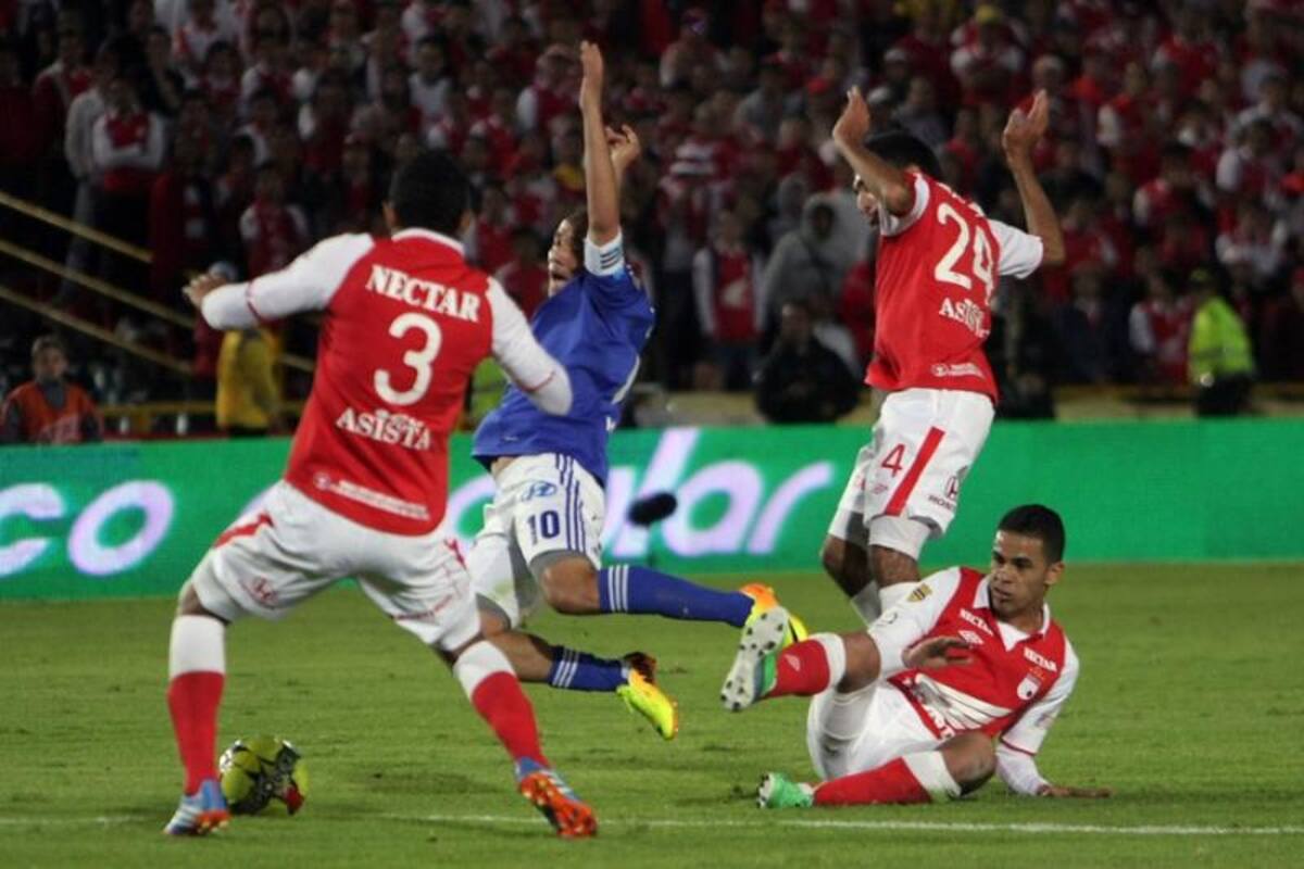 Santa Fe y Millonarios volvieron a empatar sin goles en el segundo clásico del torneo finalización. Santa Fe terminó jugó con diez hombres durante 66 minutos por la expulsión de Silvio González.