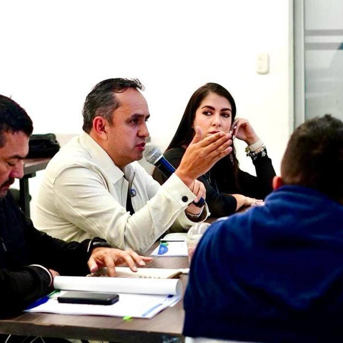 Polémica por suspensión de asamblea de accionistas de EPQ y traslado de la sede