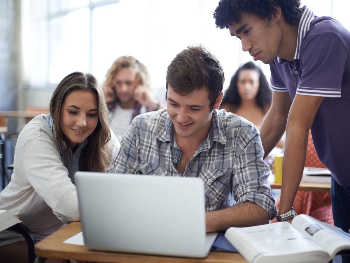 Educación superior y gratuita desde el colegio: iniciativas en educación que resalta Ruta Regiones