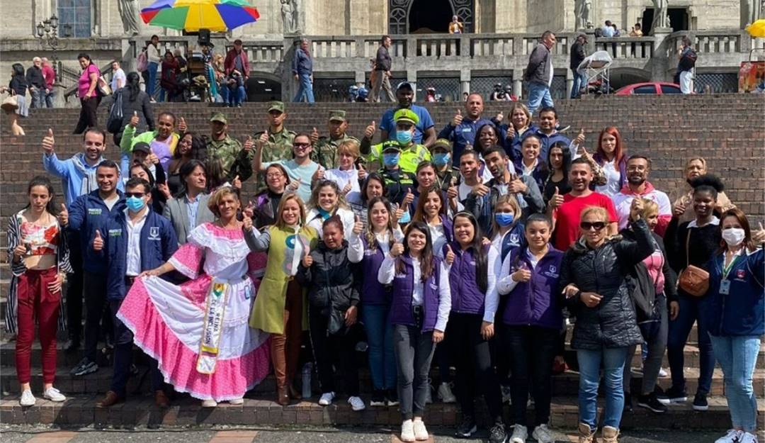 Firman pacto de convivencia en el Centro Histórico de Manizales. Crédito: Alcaldía de Manizales.