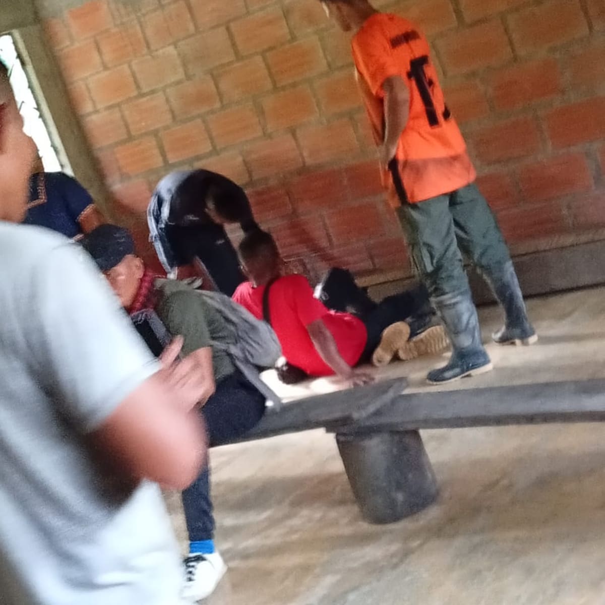 Denuncian castigo a indígena por abrir un salón de clases en Mutatá