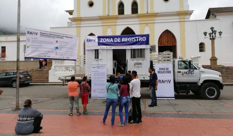 Móvil de registro de venezolanos en el municipio de Chinacota