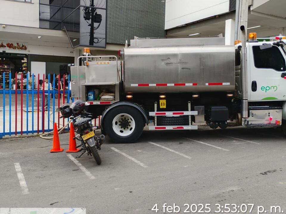 Carrotanques de EPM para suministro de agua en Rionegro, foto alcaldía