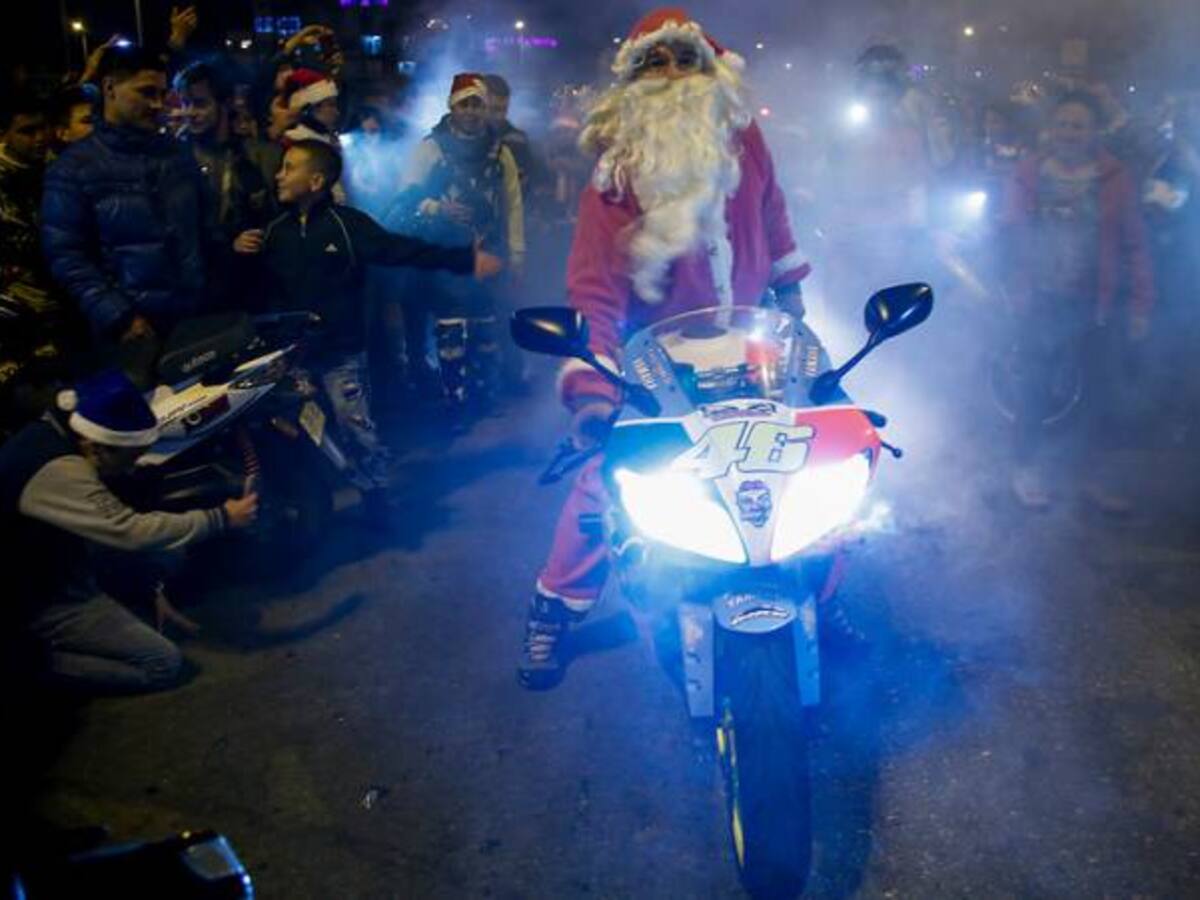 Papás y mamás Noel se tomaron las calles de Bogotá en motocicletas