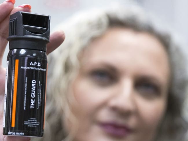 Corte Constitucional evalúa si debe permitirse el spray pimienta