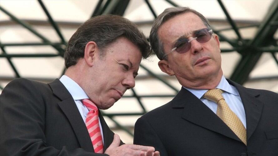 Juan Manuel Santos, presidente de la República y Álvaro Uribe, senador del Centro Democrático. Foto: Colprensa