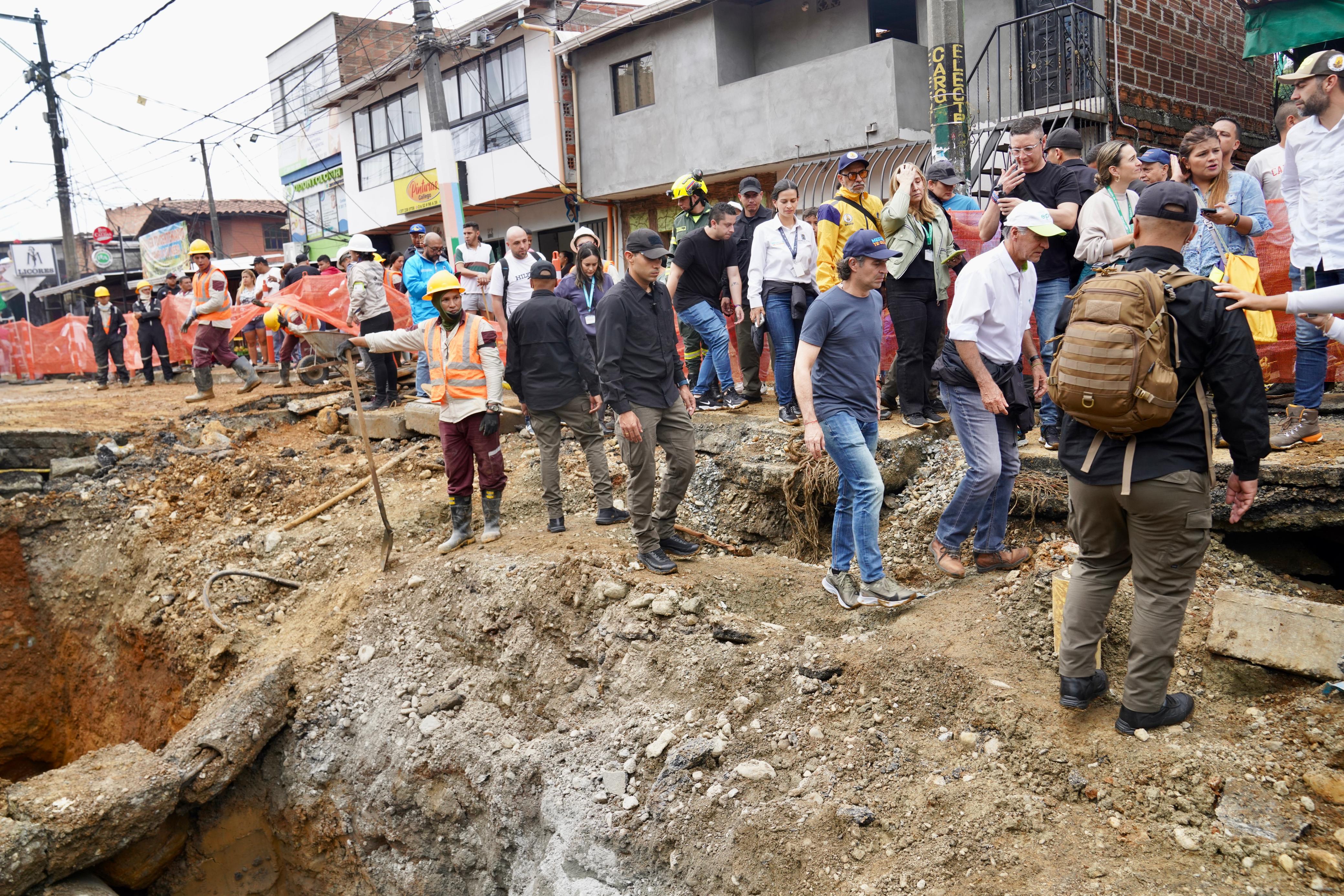 Atención de emergencia en Santa Cruz. Foto: Alcaldía de Medellín