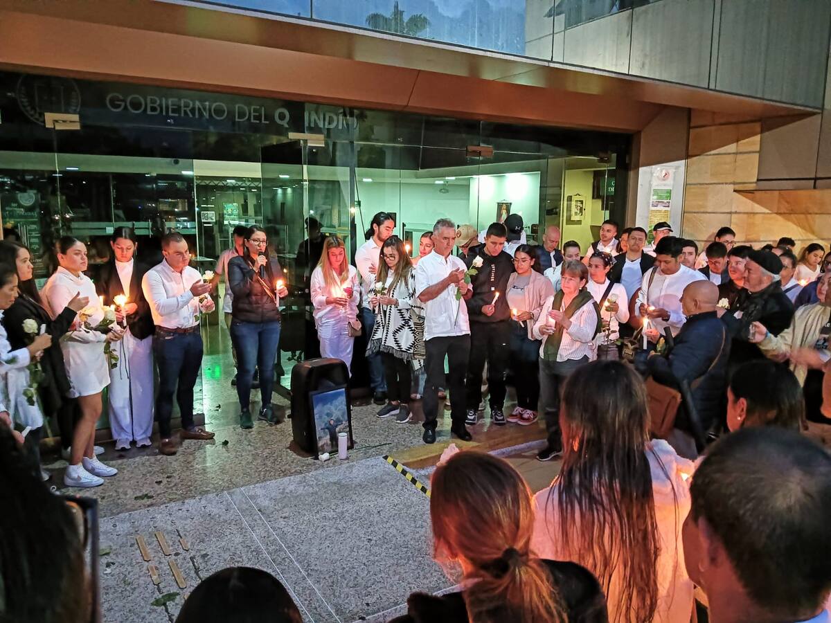 Con velatón en Armenia reclaman justicia por homicidio de hijastro de veedor ciudadano