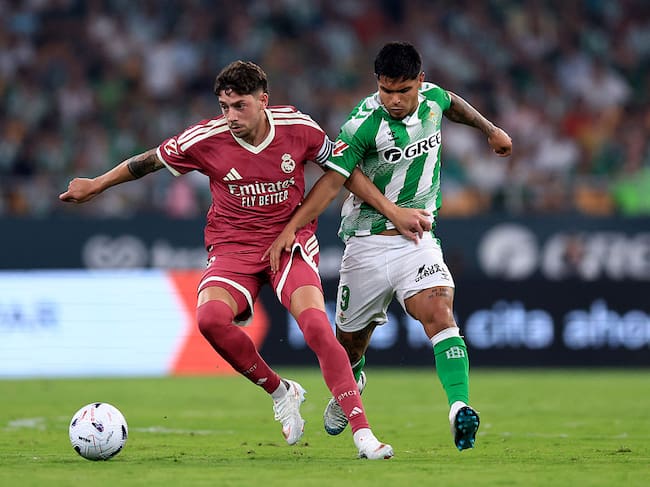 Betis del Cucho y Deossa le propina al Real Madrid su primera derrota en LaLiga: tabla de posiciones. (Photo by Fran Santiago/Getty Images)