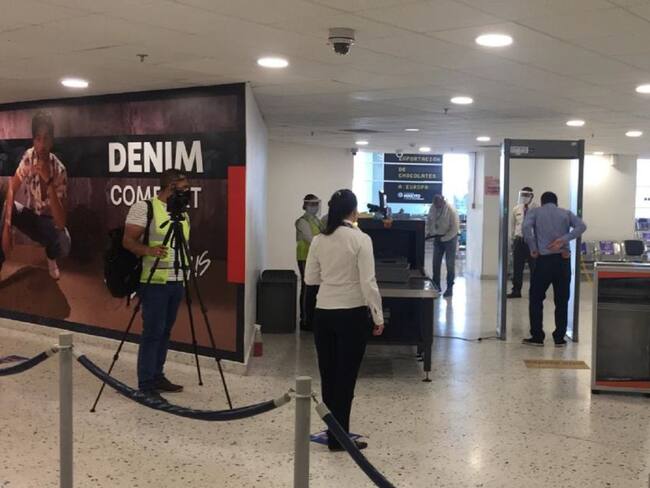 Con 31 pasajeros salió el primero vuelo piloto