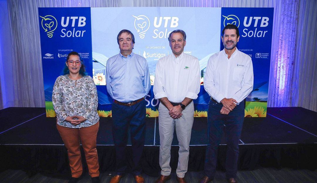 La granja solar tendrá una potencia instalada de 700kWp y abastecerá el 59% de la energía que consume la Universidad con 1.250 paneles solares.