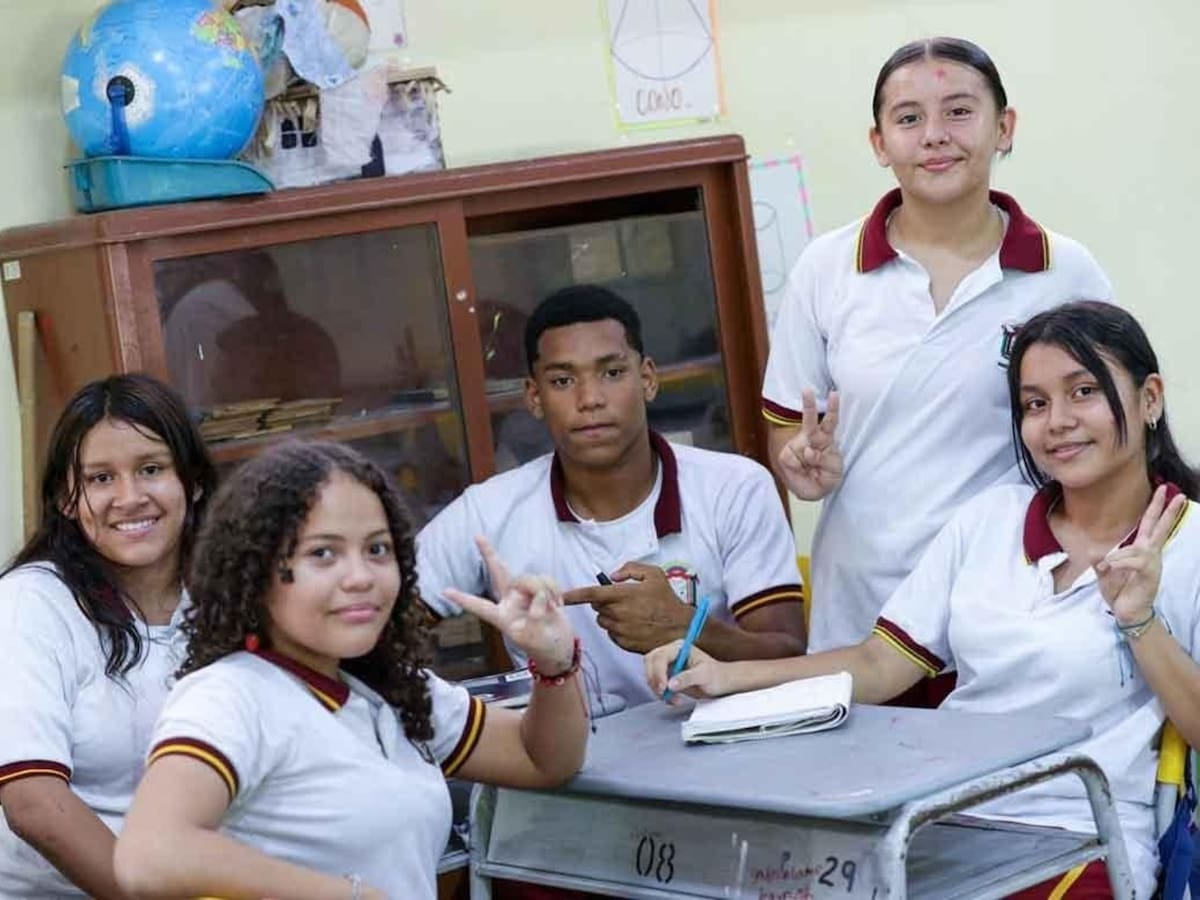 Aprobado acuerdo que restringe el uso de celulares en colegios de Ibagué