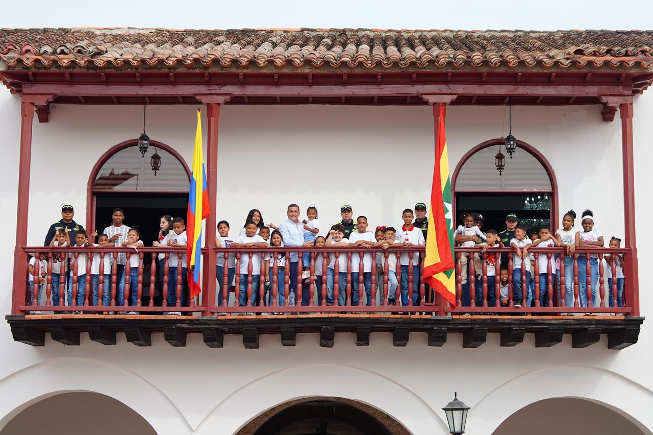 El alcalde Dumek Turbay escuchó a los niños de Ciudadela de La Paz en la Alcaldía de Cartagena