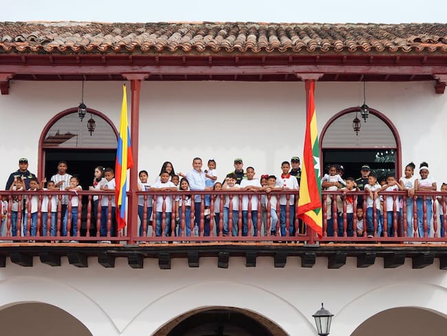 El alcalde Dumek Turbay escuchó a los niños de Ciudadela de La Paz en la Alcaldía de Cartagena