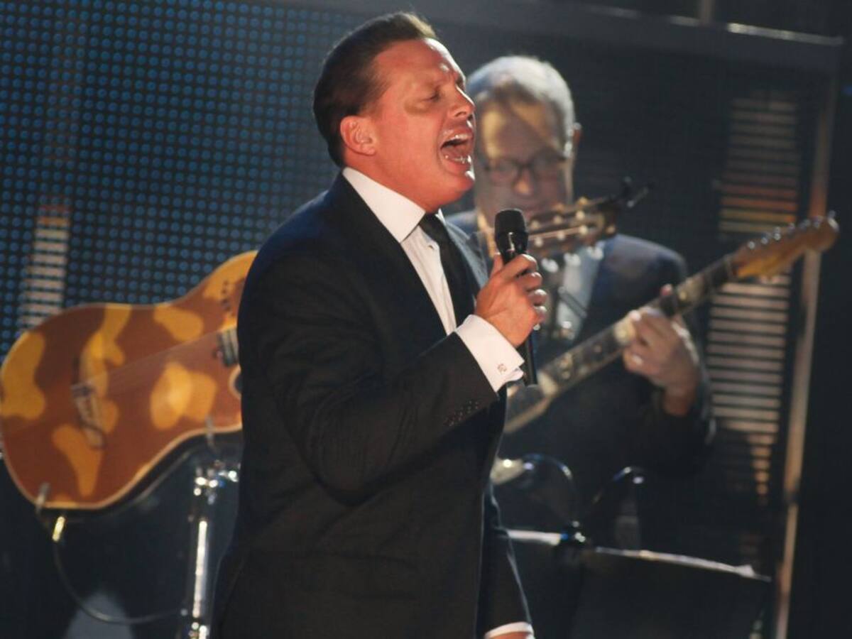 Luis Miguel recibe fuertes críticas por realizar un concierto borracho
