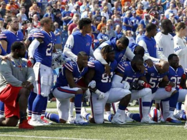 Trump pidió suspender jugadores de la NFL que protesten en el himno