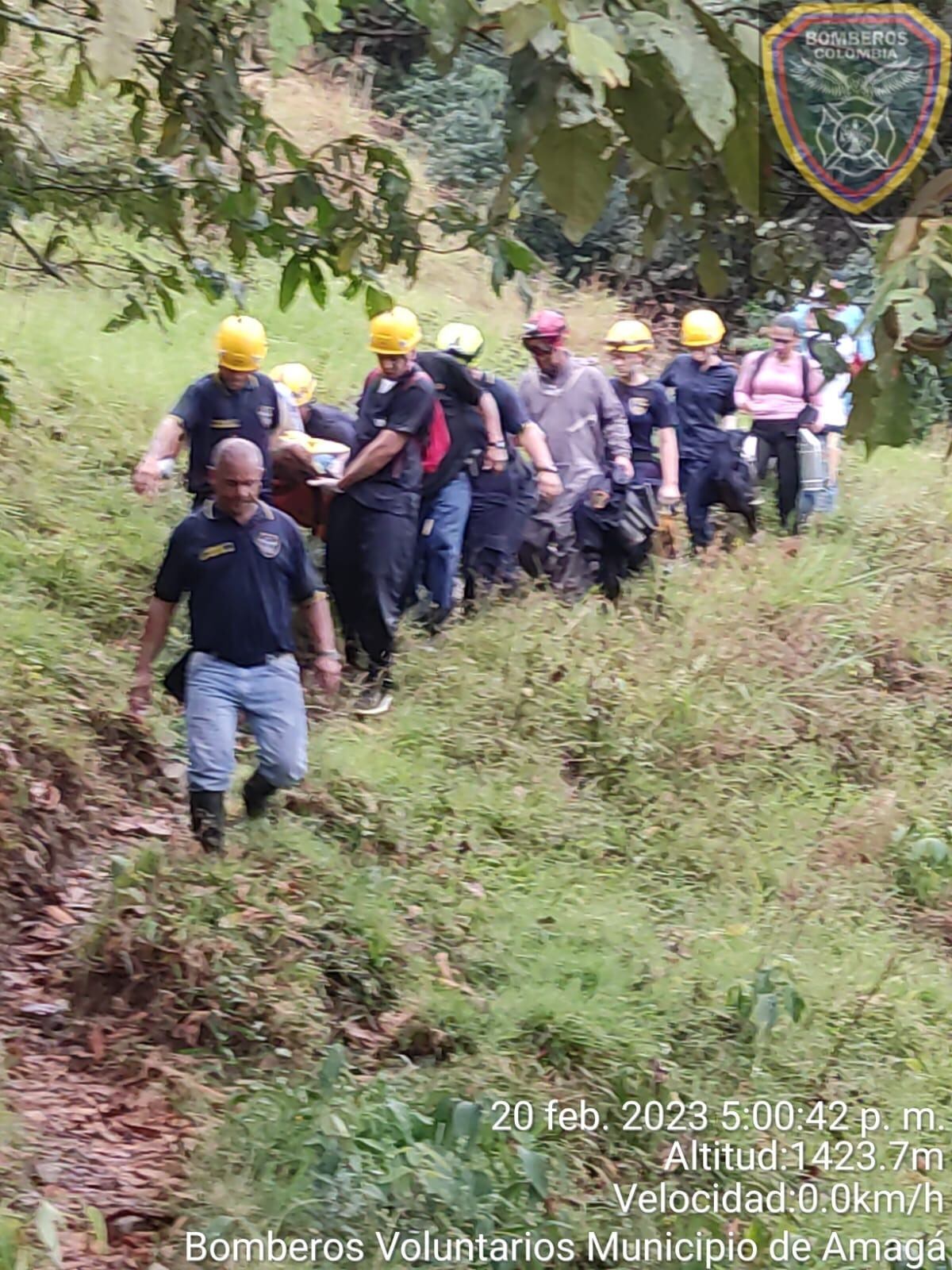 Rescate mujer picada por abejas- foto bomberos Amagá