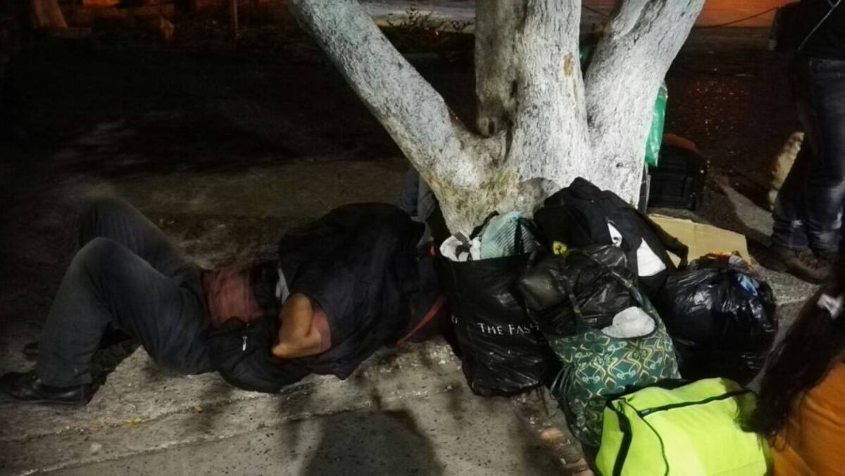 Cientos de ciudadanos se quedaron esperando la re apertura en le paso fronterizo.