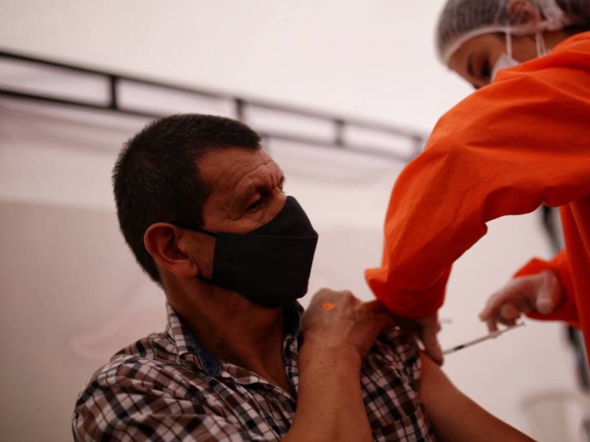 En Semana Santa podrá vacunarse en las iglesias de Bogotá