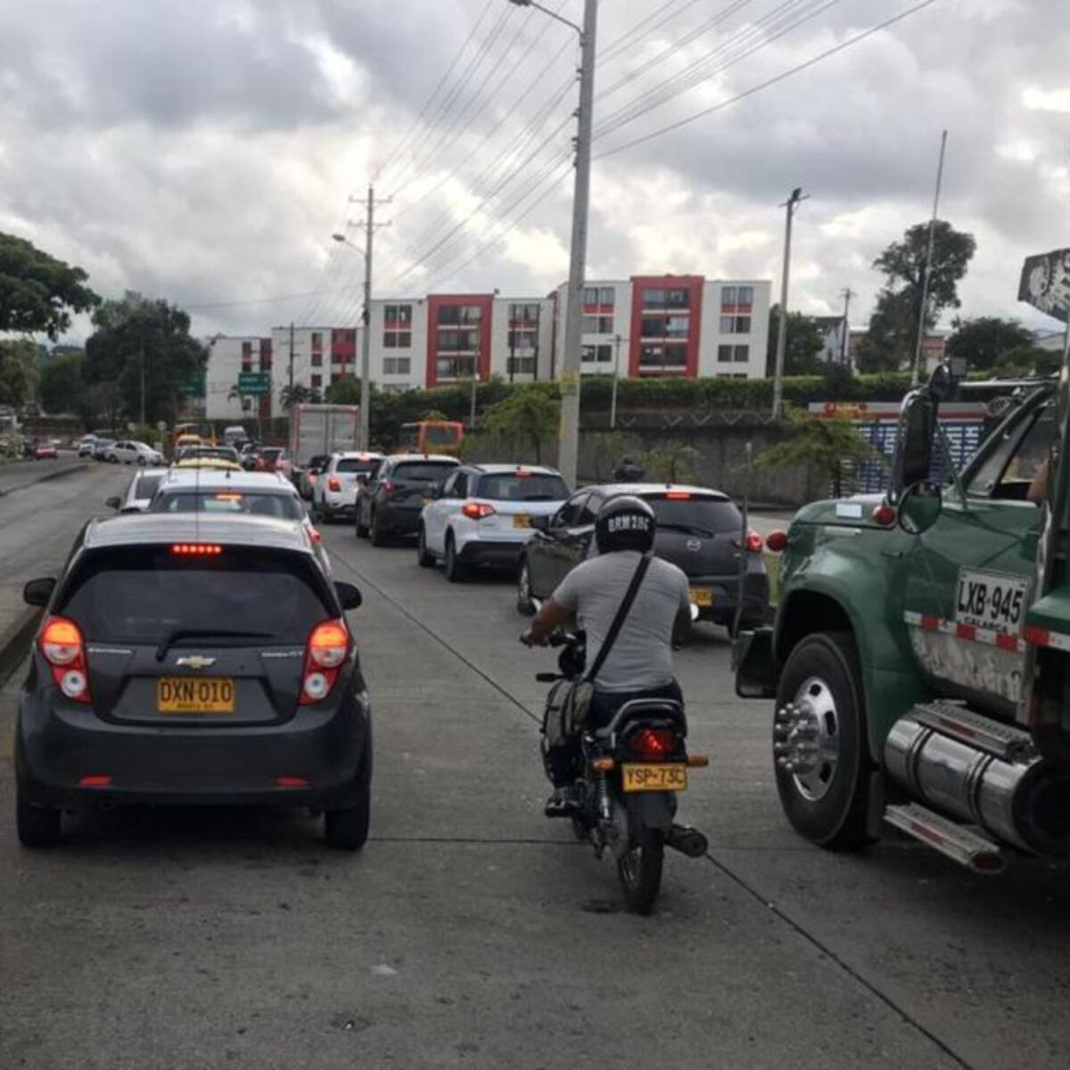 Pereiranos denuncian que los trancones de Corales se salieron de control