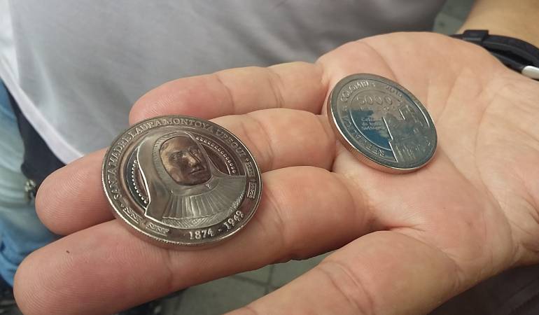 La moneda normalmente vale en el mercado 5.000 pesos.