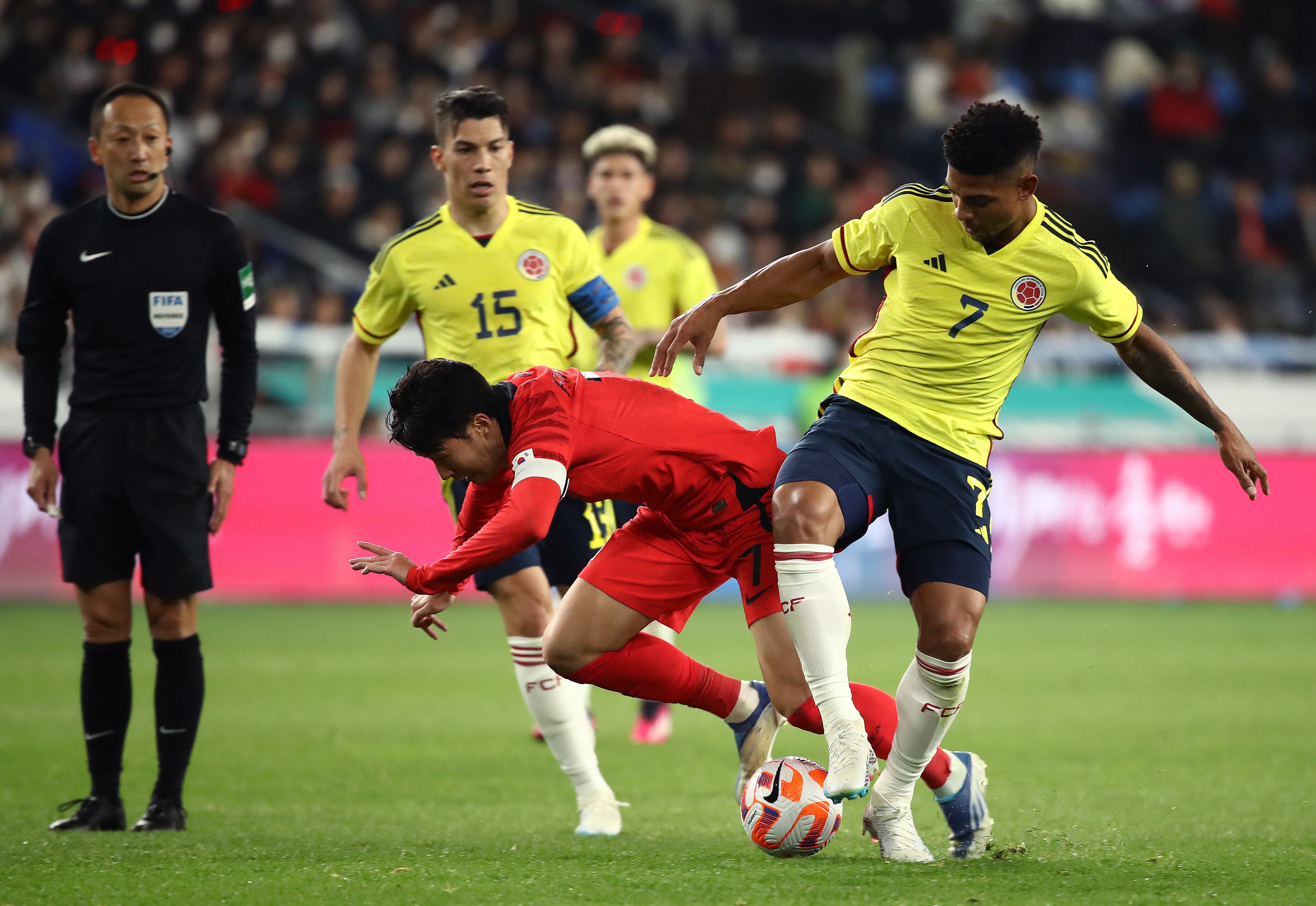 ULSAN, SOUTH KOREA - MARCH 24: Son Heung-min of South Korea competes for the ball with Diego Luis Valoyes Ruis of Colombia during the international friendly match between South Korea and Colombia at Ulsan Munsu Football Stadium on March 24, 2023 in Ulsan, South Korea. (Photo by Chung Sung-Jun/Getty Images)