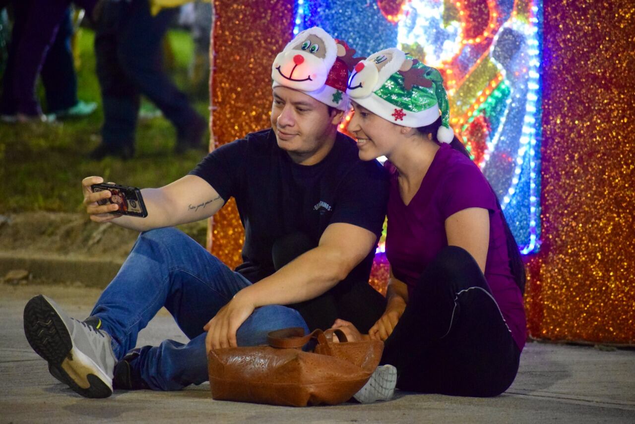 Habilitan zonas Wifi en áreas del alumbrado navideño
