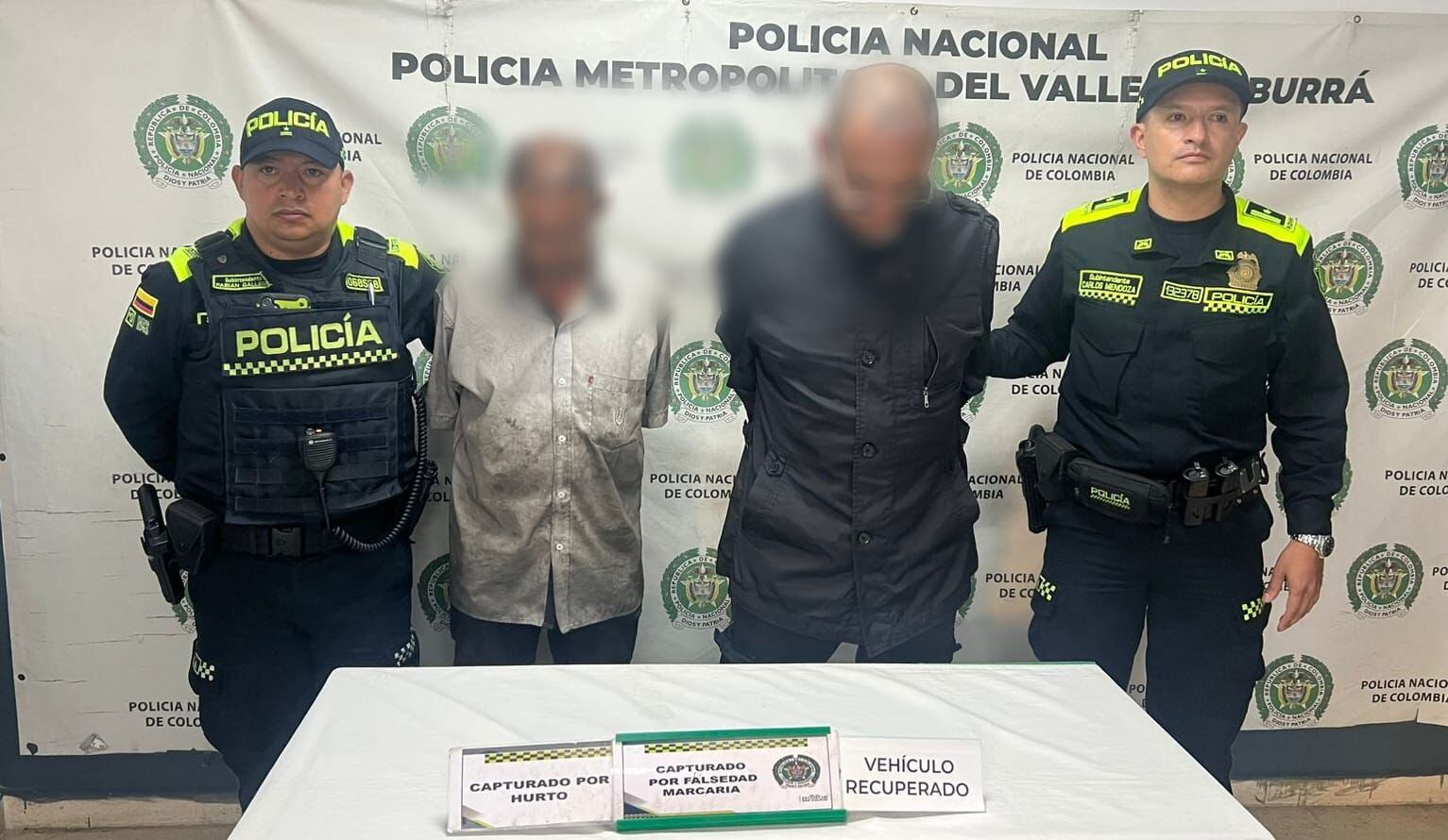 Capturados dos hombres cuando intentaban cambiar la placa de un vehículo hurtado en Medellín Foto: Policía Nacional
