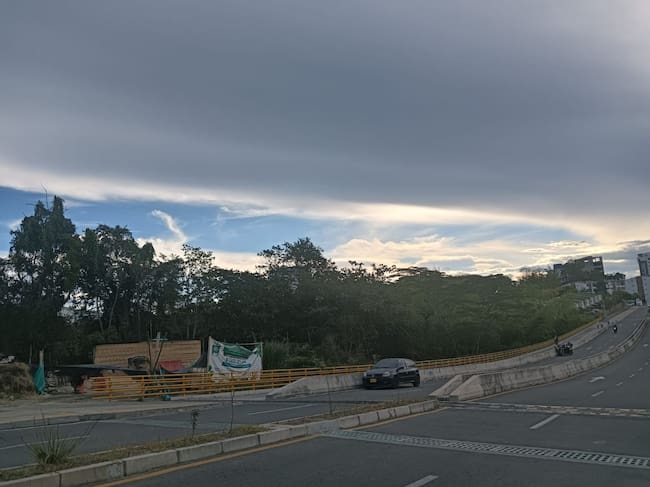 Días de nubes grises en el cielo de Armenia en medio del tiempo seco. Foto Adrián Trejos