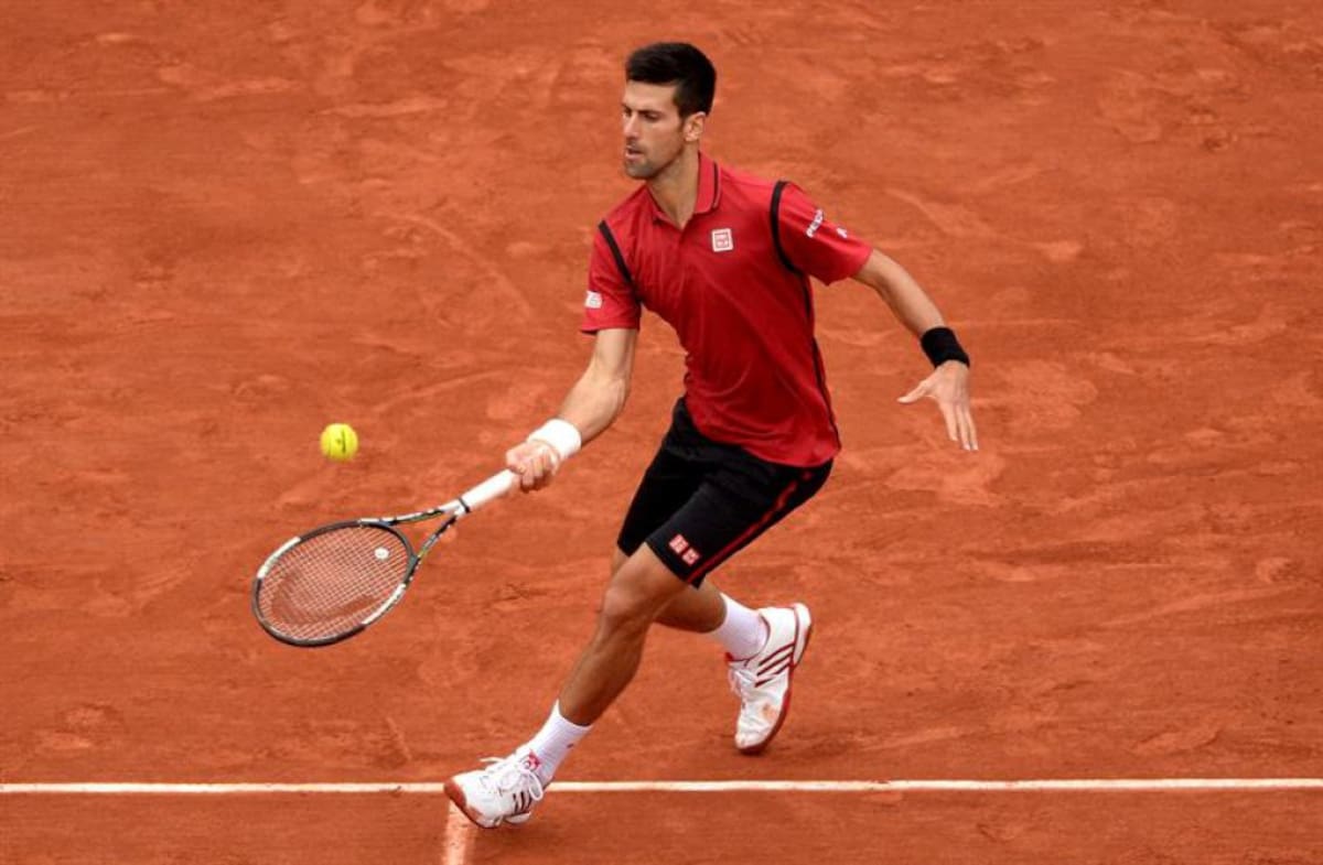 Novak Djokovic de Serbia en la acción contra Andy Murray de Gran Bretaña durante su fósforo solo final de la gente en el francés Abren el torneo de tenis en Roland Garros en París, Francia.