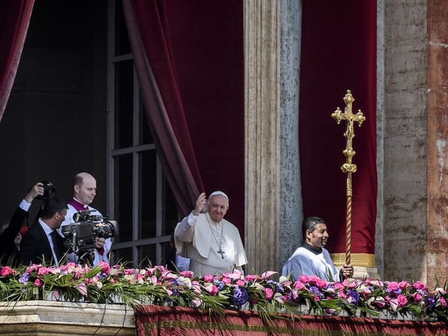 El papa Francisco imparte la bendición Urbi et Orbi en el Vaticano 