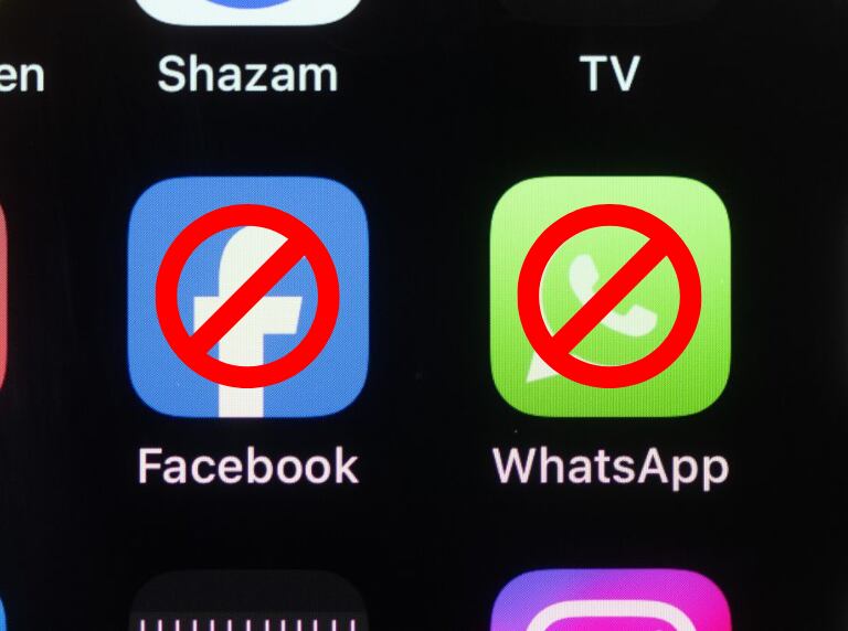 Imagen de iconos de WhatsApp y Facebook, aplicaciones de Meta / Signos de bloqueo (Getty Images)