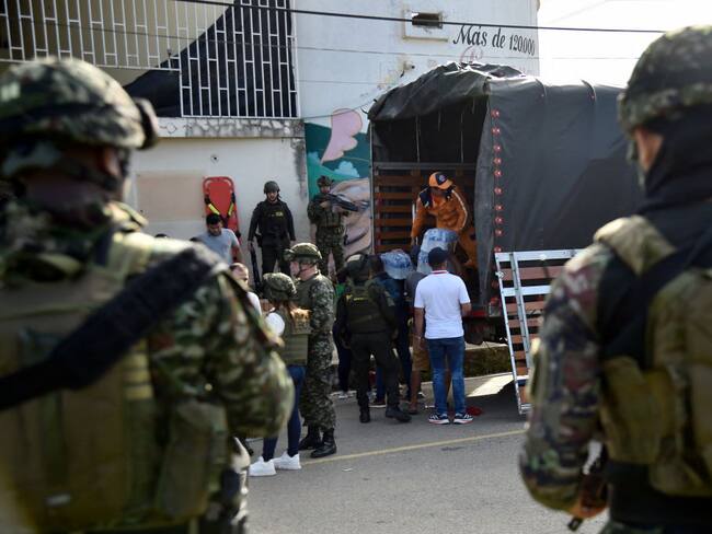 Autoridades mantienen asistencia humanitaria a familias desplazadas / (Photo by SCHNEYDER MENDOZA/AFP via Getty Images)