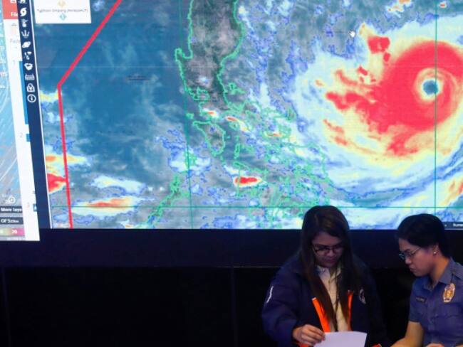 Mangkhut toca tierra en Filipinas con rachas de hasta 285 km/h