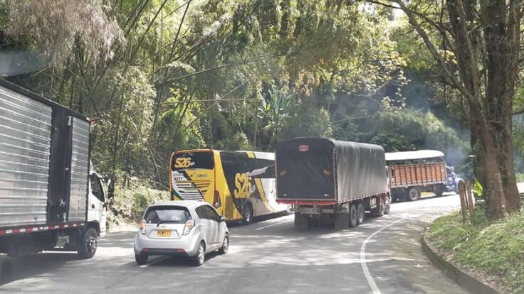 Vehiculos particulares podrán circular por la línea en navidad y año nuevo